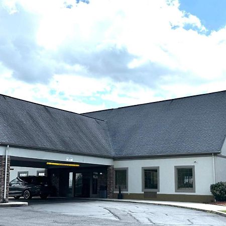 Deluxe Inn Wytheville Exterior photo