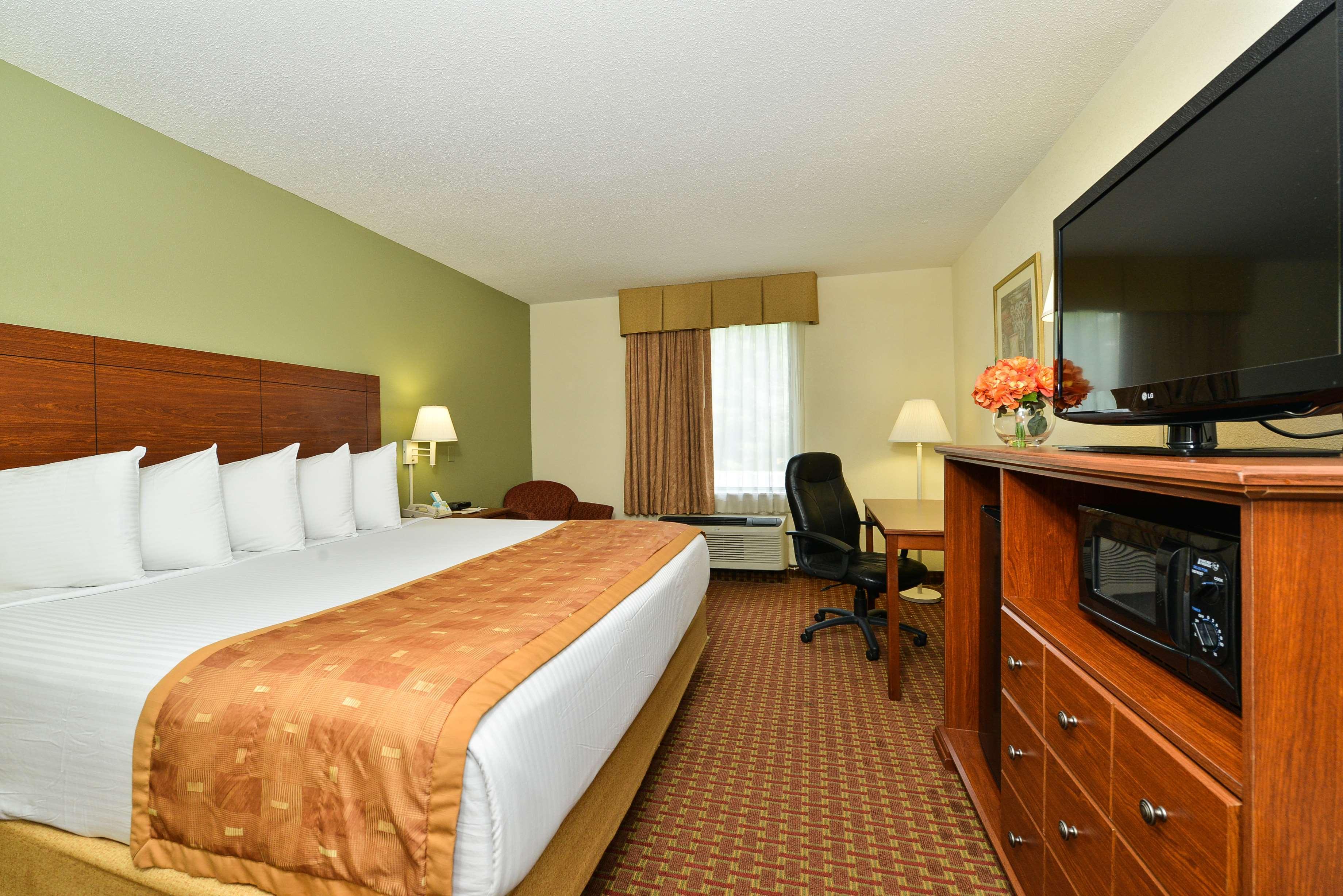 Deluxe Inn Wytheville Exterior photo