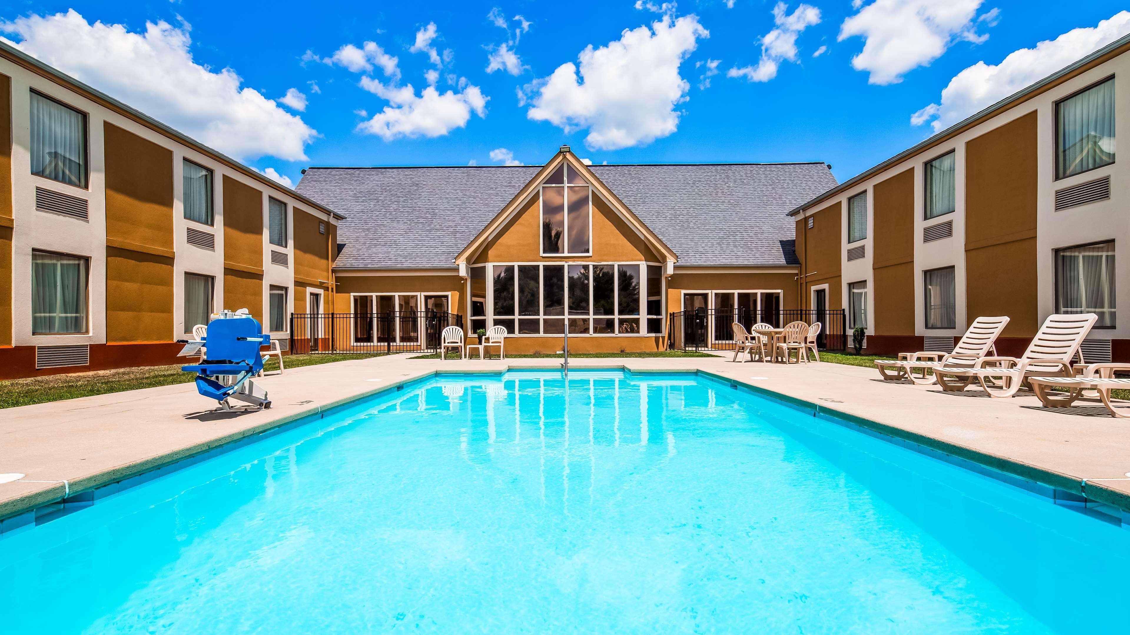 Deluxe Inn Wytheville Exterior photo