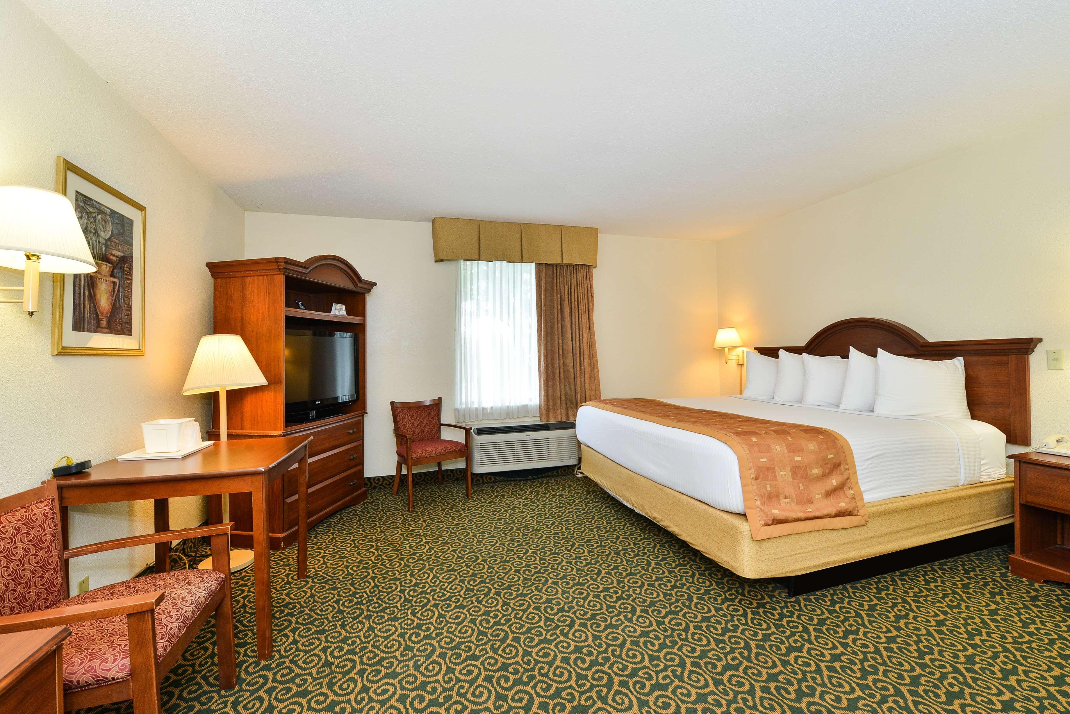 Deluxe Inn Wytheville Exterior photo