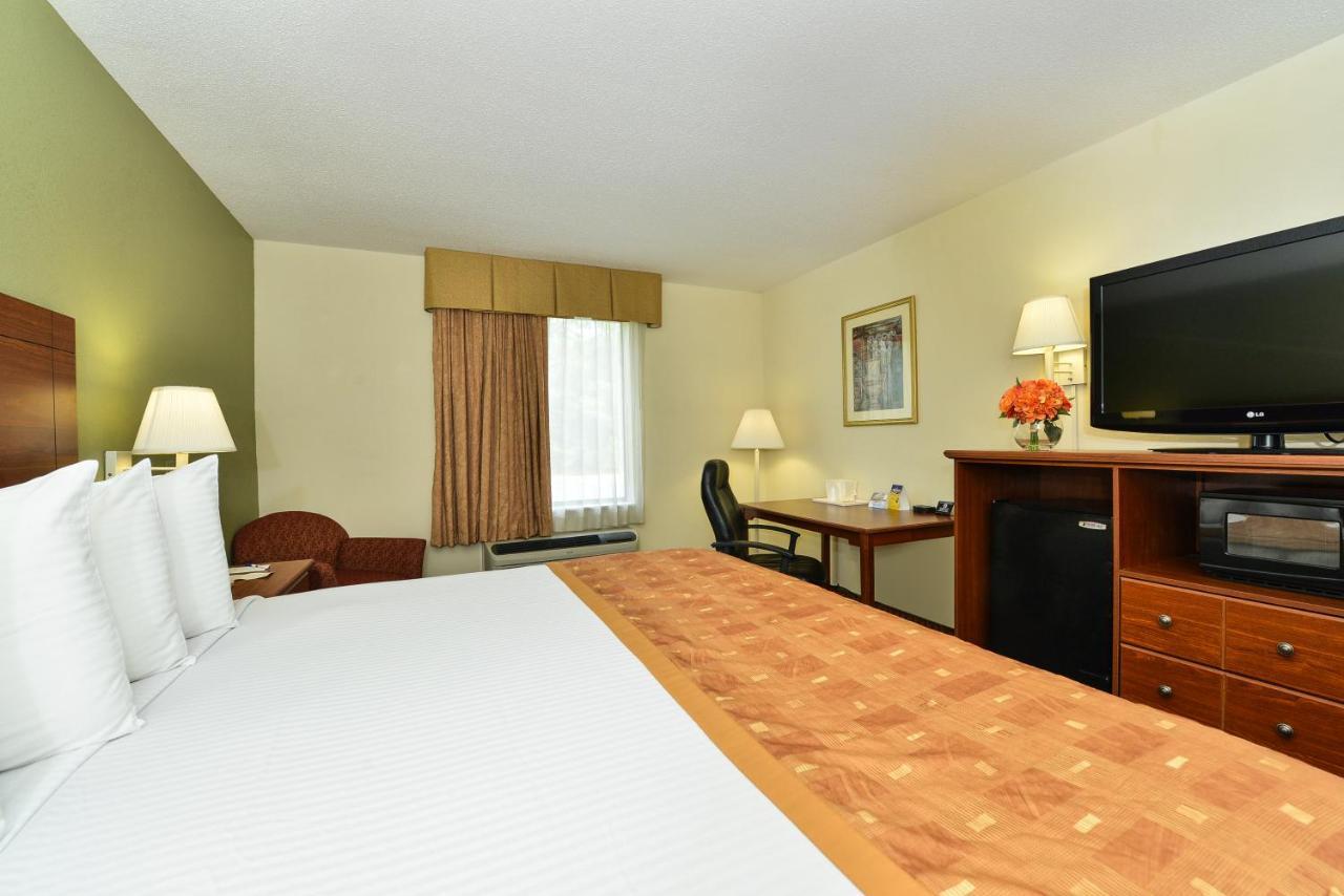 Deluxe Inn Wytheville Exterior photo