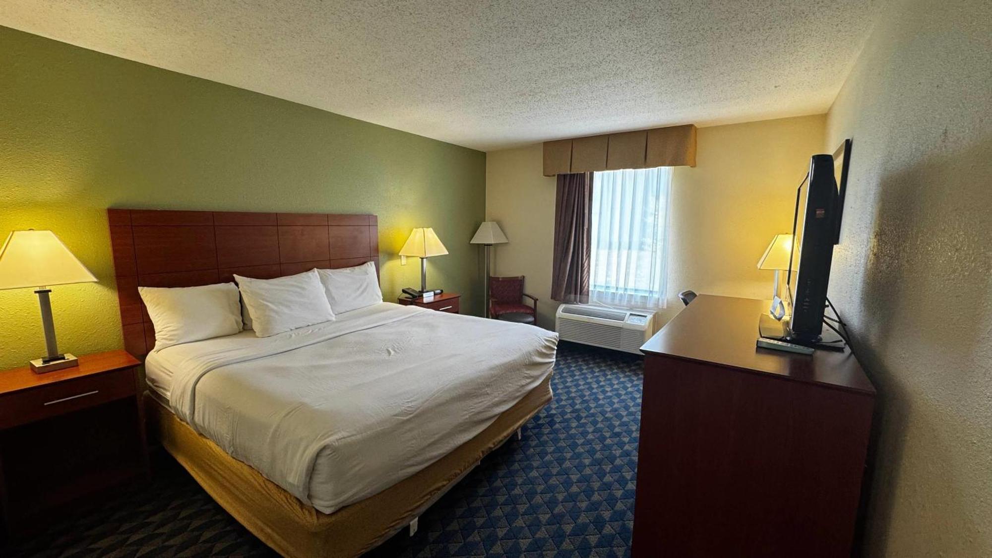 Deluxe Inn Wytheville Exterior photo